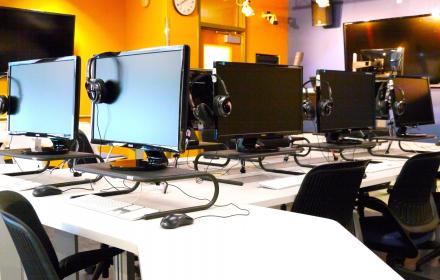 Multimedia journalism lab.